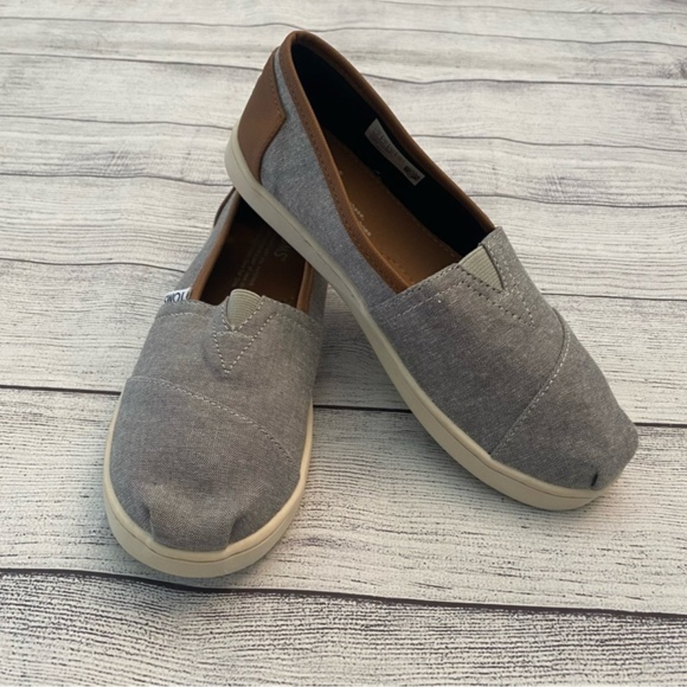 TOMS Gray and Brown Leather Slip On Sneakers Shoes Size Youth 3